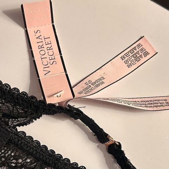 Nwt- Victoria secret lace garter belt - Picture 5 of 5